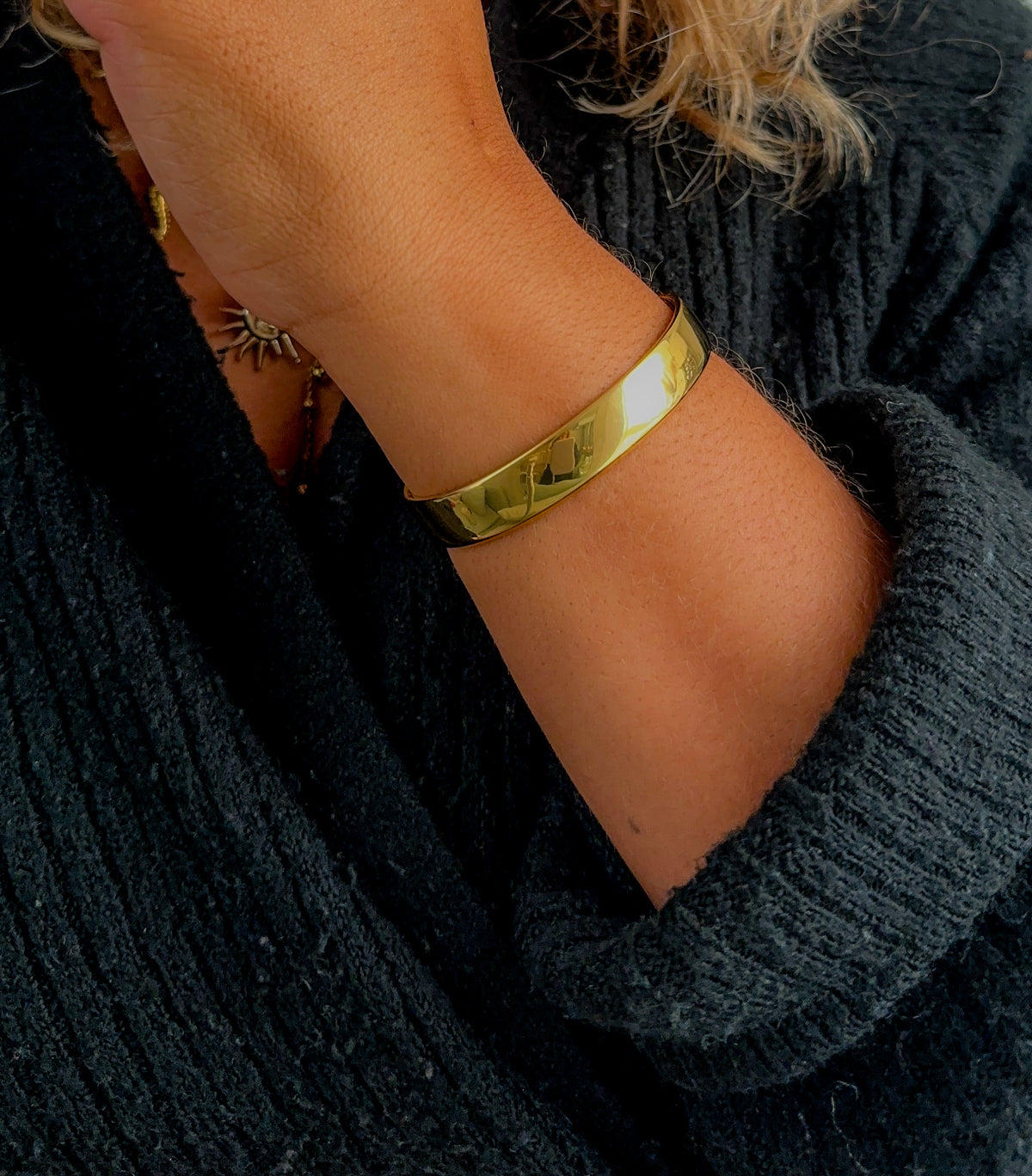 Minimalist Gold Cuff - Isla Cuff - ORÂGE Jewelry