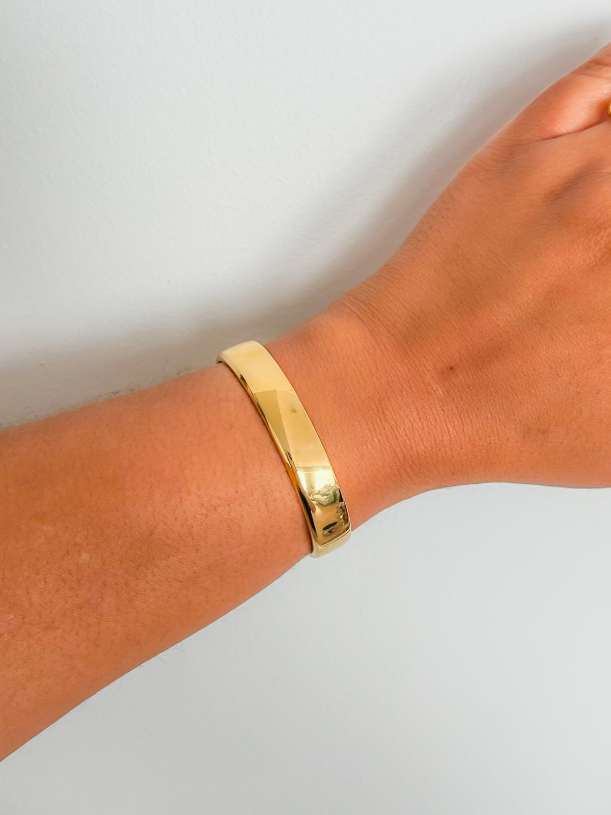 Minimalist Gold Cuff - Isla Cuff - ORÂGE Jewelry