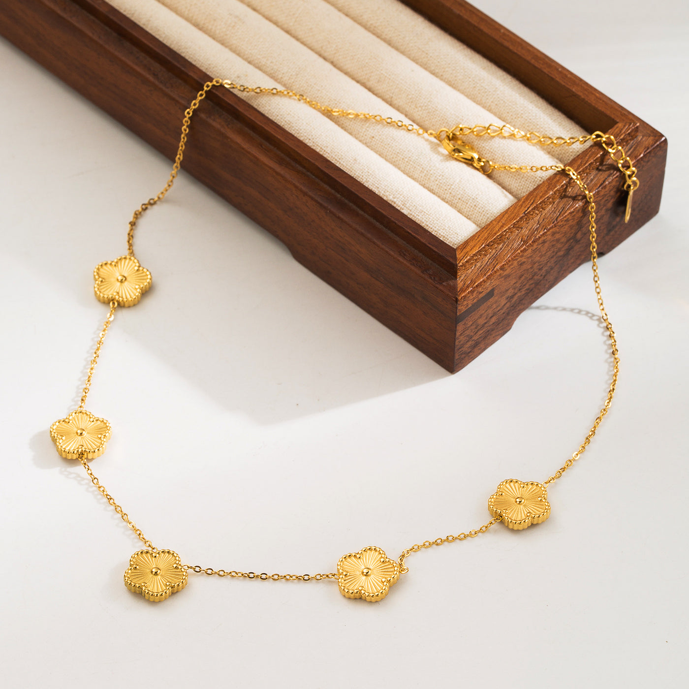 Kristy Floral Gold Necklace - Gold Necklace - ORÂGE Jewelry​