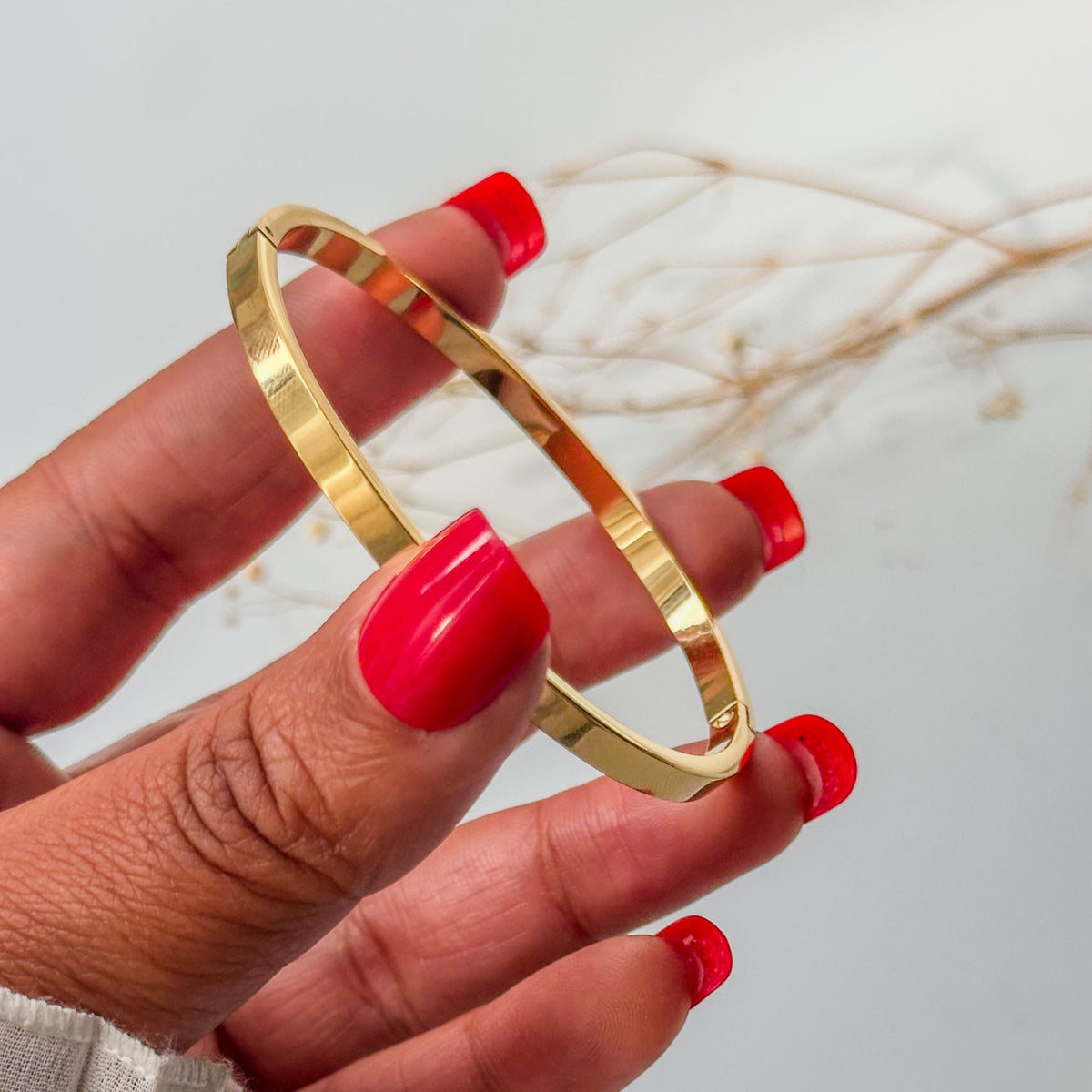 Minimalist Gold Bangle - Rita Bangle - ORÂGE Jewelry