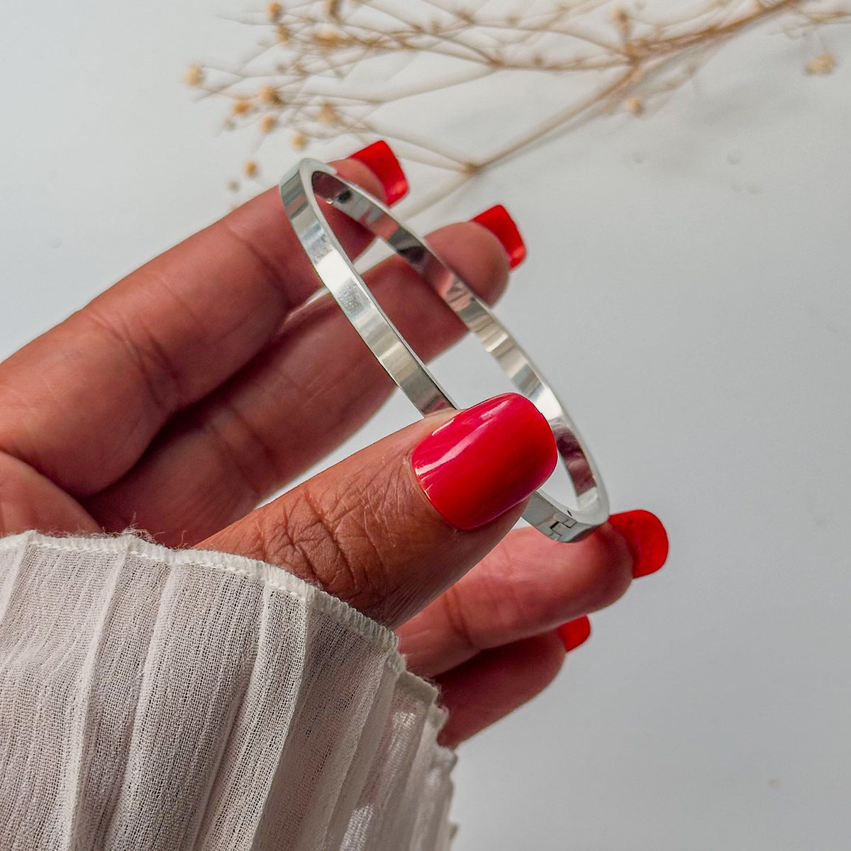 Minimalist Gold Bangle - Rita Bangle - ORÂGE Jewelry