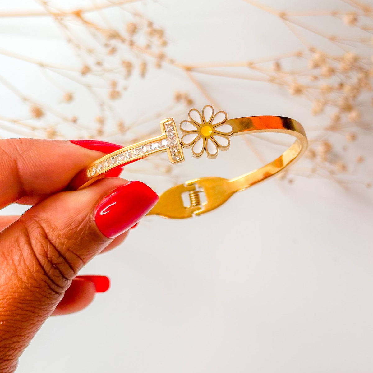 Daisy Cuff Bracelet - 18K Gold Plated - ORÂGE Jewelry